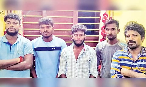 கைதான 5 பேர்.