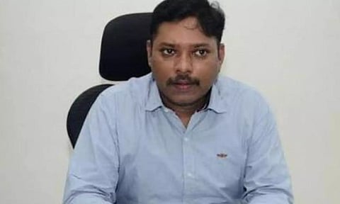 ஐ.ஏ.எஸ். அதிகாரியின் அதிர வைக்கும் வியூகம்