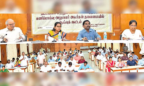 திருவாரூர் கலெக்டர் அலுவலகத்தில் ஆய்வுக்கூட்டம் கலெக்டர் சாருஸ்ரீ முன்னிலையில் நடைபெற்றது.
