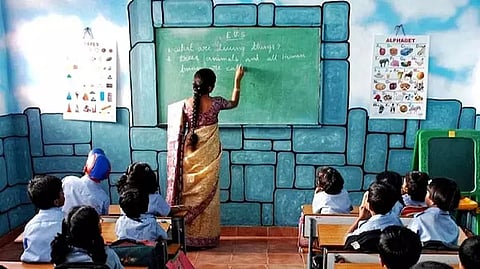 ஜீன்ஸ், லெக்கிங்ஸ்க்கு தடை: பள்ளி ஆசிரியர்களுக்கு புதிய ஆடைக் கட்டுப்பாடு- அசாம் அரசு அதிரடி