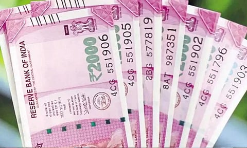 வயதானோர் வரிசையில் நிற்க வேண்டியதில்லை: 23-ந்தேதி முதல் 2000 ரூபாய் நோட்டுகளை மாற்ற சிறப்பு கவுண்டர்கள்