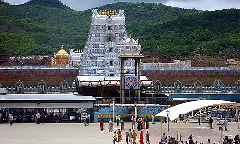 திருப்பதி கோவிலில் சாமி தரிசனத்திற்கு 18 மணி நேரமாகிறது