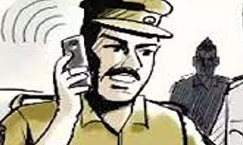 அனுமதியின்றி நாட்டுத்துப்பாக்கி வைத்திருந்தவருக்கு போலீசார் வலைவீச்சு