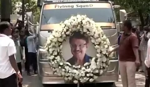 நடிகர் சரத்பாபுவின் உடல் தகனம்