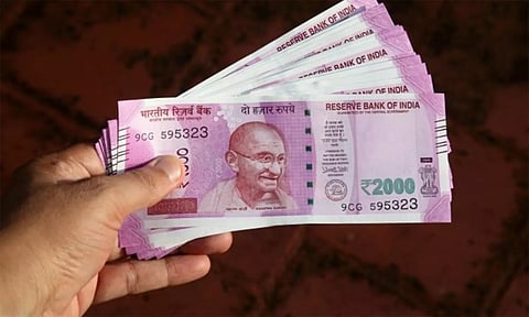 ரூ.2 ஆயிரம் நோட்டுகளை மாற்றுவதில் ரிசர்வ் வங்கி அறிவித்தது ஒன்று, வங்கி நடைமுறையில் இருப்பது வேறு