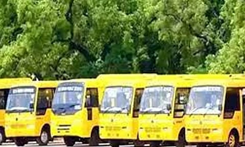 புதுக்கோட்டை மாவட்டத்தில் அனைத்து பள்ளி வாகனங்களும் ஒரே நாளில் ஆய்வு-கலெக்டர் தலைமையில் 26-ந்தேதி நடைபெறுகிறது