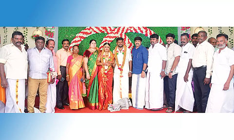 கமுதியில் அகமுடையார் சங்க மாநில துணைத்தலைவர் இல்லத்திருமண விழா நடந்தது.&nbsp;