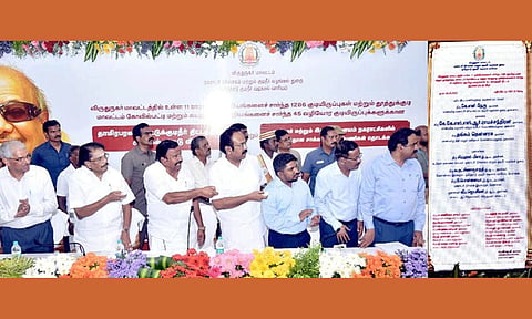 விருதுநகர் மாவட்டத்தில் உள்ள 11 ஒன்றியங்களை சேர்ந்த 1,286 குடியிருப்புகளுக்கான குடிநீர் திட்டத்துக்கு அமைச்சர்கள் கே.என்.நேரு, சாத்தூர் ராமச்சந்திரன், தங்கம் தென்னரசு ஆகியோர் அடிக்கல் நாட்டினர். அருகில் கலெக்டர் ஜெயசீலன் மற்றும் பலர் உள்ளனர்.&nbsp;
