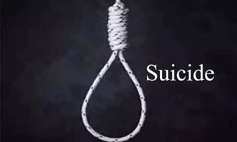 வாலிபர் தூக்குபோட்டு தற்கொலை