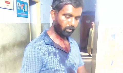  வருவாய் ஆய்வாளர் பிரபாகரன்