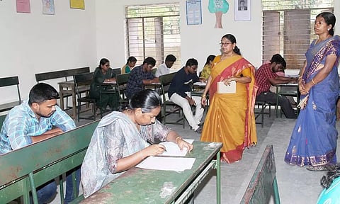 மதுரையில் 17 மையங்களில் குடிமைப்பணி தேர்வு