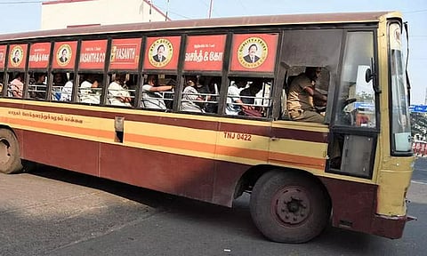 மாணவர்கள் பள்ளி சீருடையில் வந்தால் பஸ் பாஸ் கேட்கக்கூடாது- போக்குவரத்துத்துறை உத்தரவு