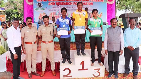 விளையாட்டு விழாவில் சான்றிதழ் வழங்கப்பட்டது.