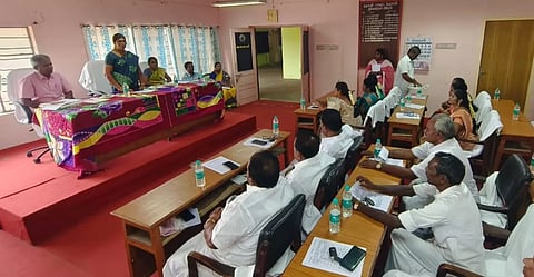தருமபுரி மாவட்ட ஊராட்சி குழு கூட்டம் தலைவர் யசோதா மதிவாணன் தலைமையில் நடைபெற்ற போது எடுத்த படம்.