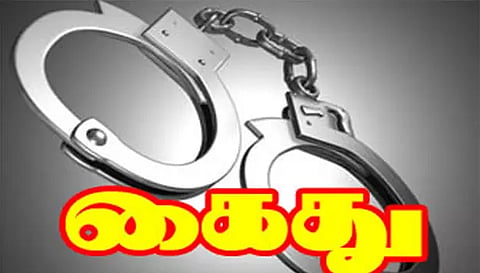 லாரியில் கற்கள் கடத்தல்; டிரைவர் அதிரடி கைது