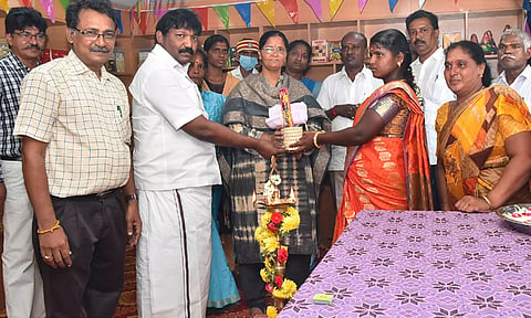 ெபரம்பலூர்  கலெக்டர் அலுவலகத்தில் பனை-காதி கிராப்ட் பொருட்கள் விற்பனை அங்காடி