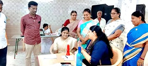 இலவச கண் சிகிச்சை முகாம்