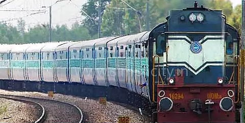 ராமேசுவரத்திற்கு இயக்கப்படும்  ரெயில் பெட்டிகளில் சுகாதார சீர்கேடு