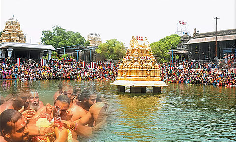 தீர்த்தவாரி திருவிழா நடைபெற்றபோது எடுத்த படம்.