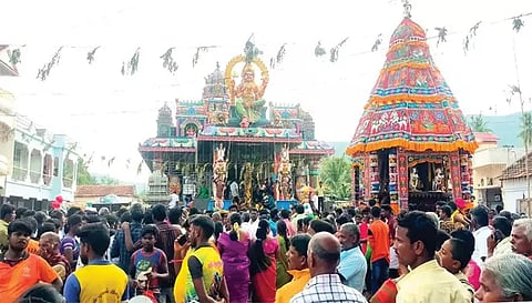 இடையப்பட்டி மாரியம்மன்  கோவில் தேரோட்டம் நடைபெற்றபோது எடுத்த படம்..