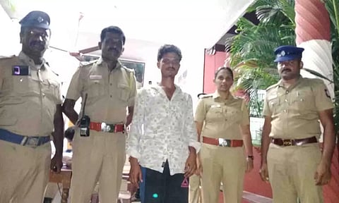 &nbsp;கைது செய்யப்பட்ட விஜயகுமார்.