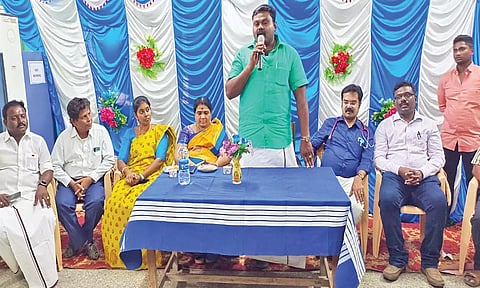 சங்கரன்கோவில் அரசு மருத்துவமனையில் கணினி மயமாக்கப்பட்ட நுண்கதிர் பிரிவை வடக்கு மாவட்ட தி.மு.க. செயலாளர் ராஜா எம்.எல்.ஏ. தொடங்கி வைத்து பேசியபோது எடுத்தபடம்.