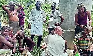 நாட்டையே உலுக்கிய ரெயில் விபத்து நடந்த பகுதியில் பலியானவர்களுக்கு 10-ம் நாள் காரியம் நடத்திய கிராம மக்கள்