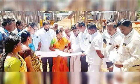 அமைச்சர் என்.கயல்விழி செல்வராஜ் ஆய்வு மேற்கொண்ட காட்சி.