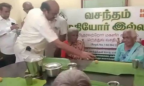 &nbsp;செல்வராஜ்.எம்.எல்.ஏ., கலந்து கொண்டு  அன்னதானத்தை தொடங்கி வைத்த காட்சி.