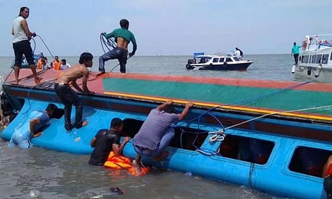 நைஜீரியாவில் அதிகாலையில் நடந்த சோகம் - ஆற்றில் படகு கவிழ்ந்த விபத்தில் 103 பேர் பலி