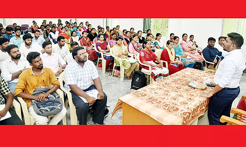 அரசு போட்டி தேர்வுக்கான இலவச பயிற்சி வகுப்பு