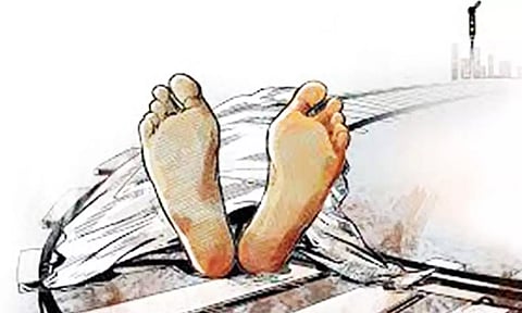 டயர் வெடித்து விபத்து கார் மோதி வியாபாரி சாவு