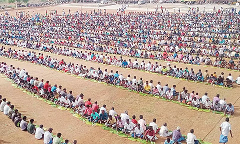 கறி விருந்து நடந்த போது எடுத்த படம்.