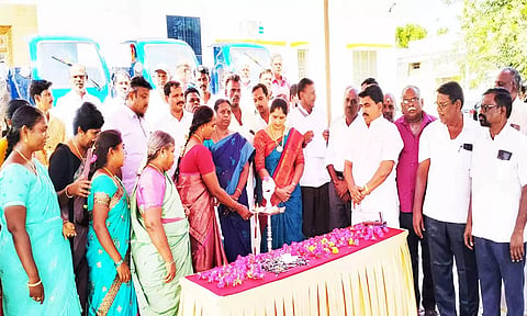 குப்பை சேகரிக்க பேட்டரி வாகனம்