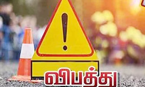 குன்னூர்-மேட்டுப்பாளையம் சாலையில் தடுப்பு சுவரில் மோதி விபத்துக்குள்ளான கார் 5 பேர் படுகாயம்