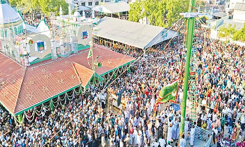 ஏர்வாடி தர்கா கொடியிறக்கம்