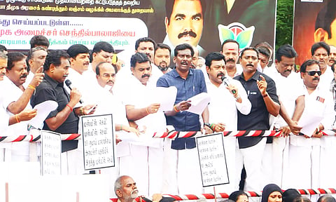 வேலூரில் அ.தி.மு.க. ஆர்ப்பாட்டம்