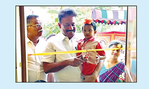 அங்கன்வாடி   மைய   கட்டிடத்தை  தங்கபாண்டியன் எம்.எல்.ஏ. திறந்து வைத்தார்.