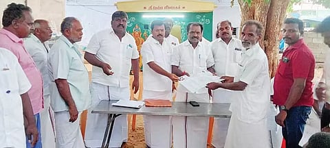 &nbsp;உறுப்பினர் சேர்க்கை முகாம் நடந்தபோது எடுத்த படம்.