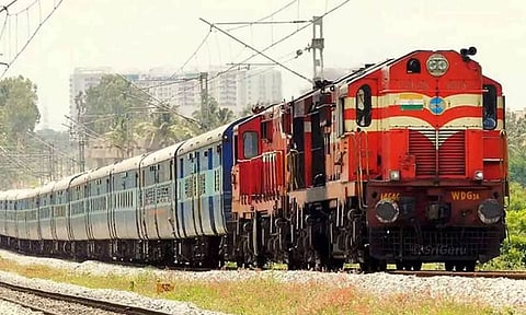 சரக்கு ரெயில் என்ஜீன் கோளாறு: தருமபுரி வழியாக செல்லும் 6 ரெயில்கள் தாமதம்