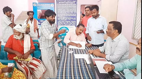 சிறப்பு முகாம் நடைபெற்றபோது எடுத்த படம்.