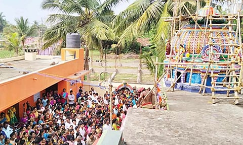 அடைக்கலம் காத்த அய்யனார் கோவிலில் கும்பாபிஷேகம் நடந்தது.
