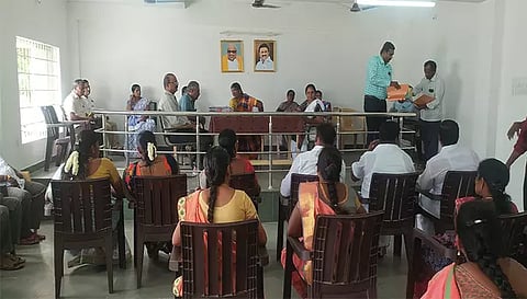 ஊராட்சி ஒன்றிய குழு கூட்டம் நடைபெற்ற போது எடுத்த படம்.&nbsp;
