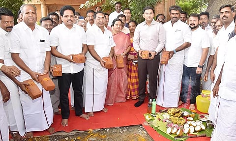 ரூ.50 லட்சத்தில் டி.எம்.சவுந்தரராஜனுக்கு வெண்கல சிலை