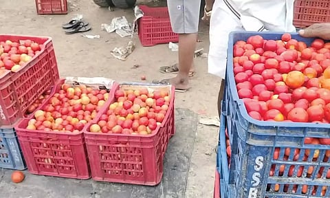 வேலூர் உள்ளிட்ட 4 மாவட்டங்களில் ரூ.120 வரை தக்காளி விலை உயர்வு