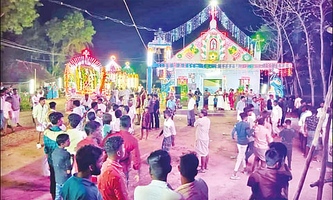 குத்தாலம் புனித பிரான்சீஸ் சவேரியார் தேவாலய தேர்பவனி: திரளான பக்தர்கள் பங்கேற்பு