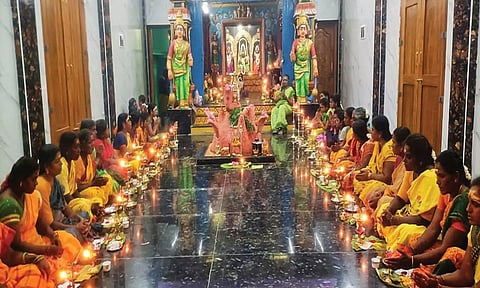 புளியங்குடி பவானி அம்மன் ஆலயத்தில் பவுர்ணமி பூஜை நடைபெற்ற போது எடுத்த படம்.