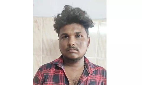 கைது செய்யப்பட்ட சக்திவேல்.