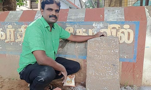 கல்வெட்டுடன் பாவெல்பாரதி