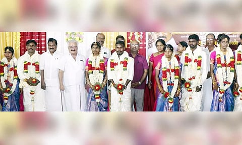 ஏழை ஜோடிகளுக்கு இலவசமாக திருமணம் செய்து வைக்கப்பட்டது.